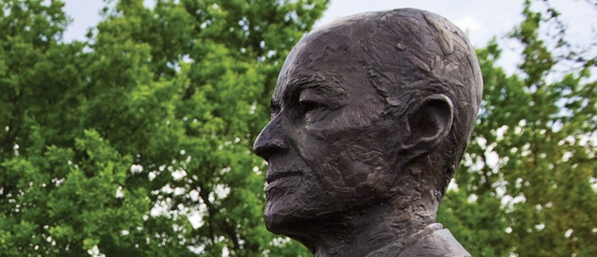 The LKR Bust